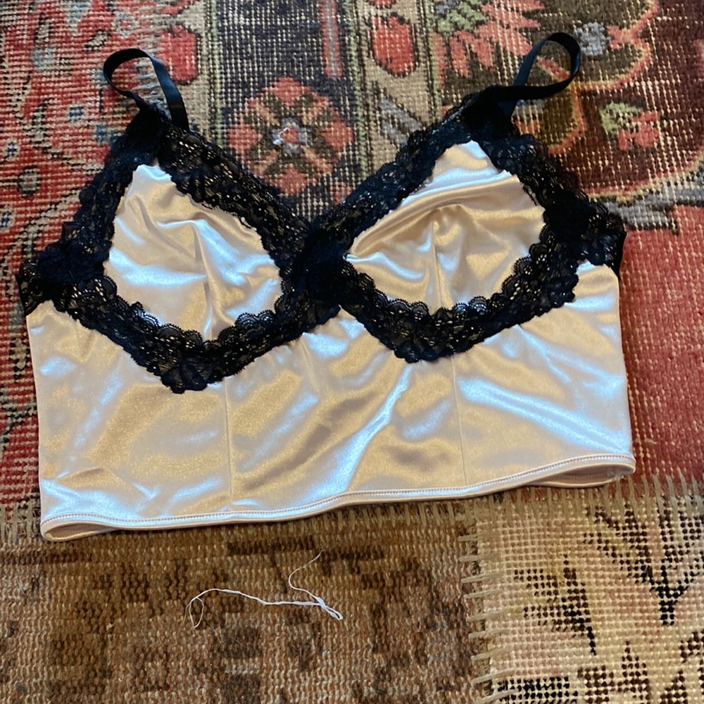 This is tan crop top is bought of SHEIN and only worn once. Great in the summer.